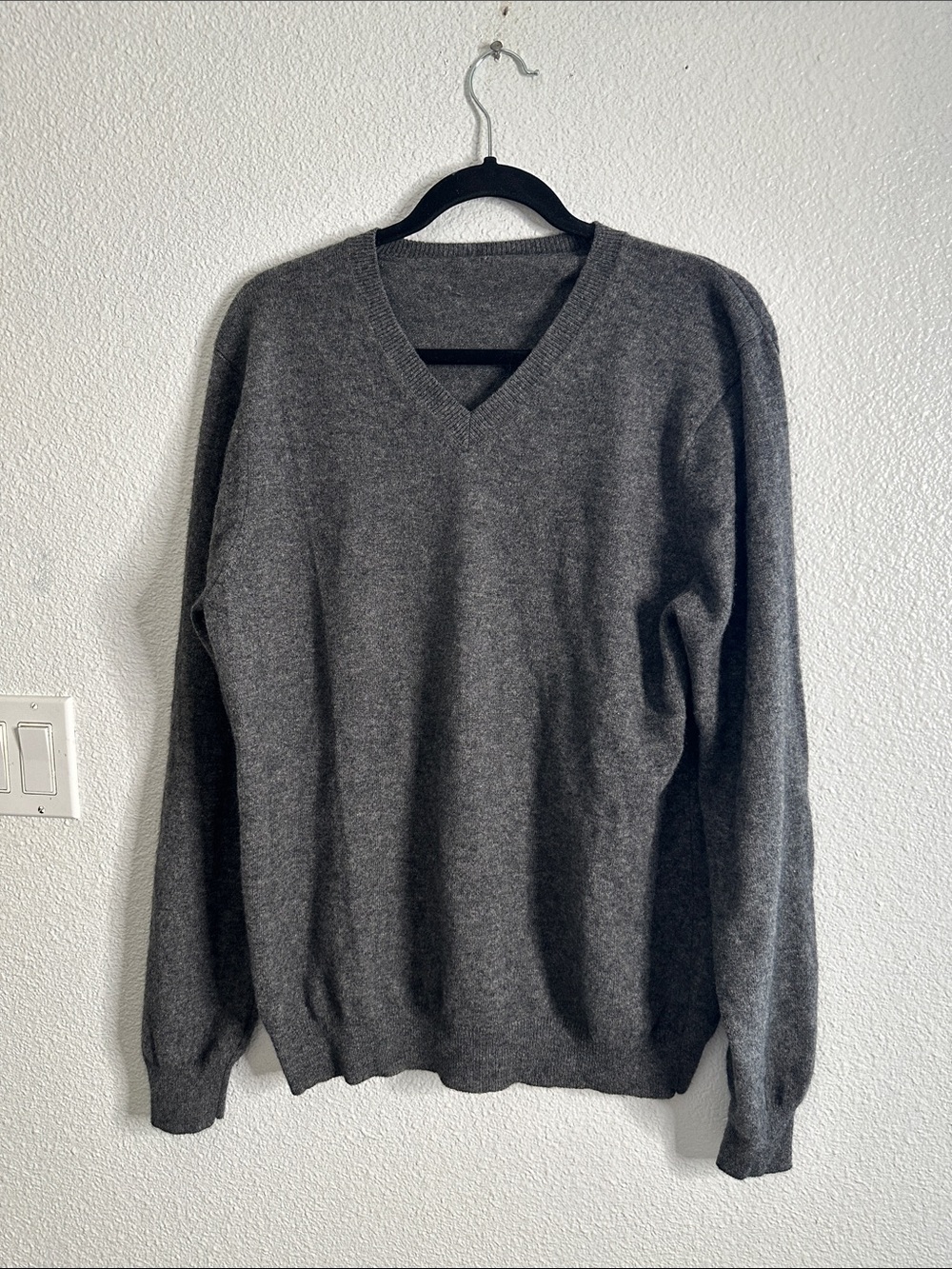 Gray cashmere sweater size L soft classic quilt luxury